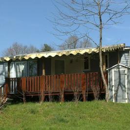 location de mobil home au bord du lac de st etienne cantales dans le cantal en auvergne